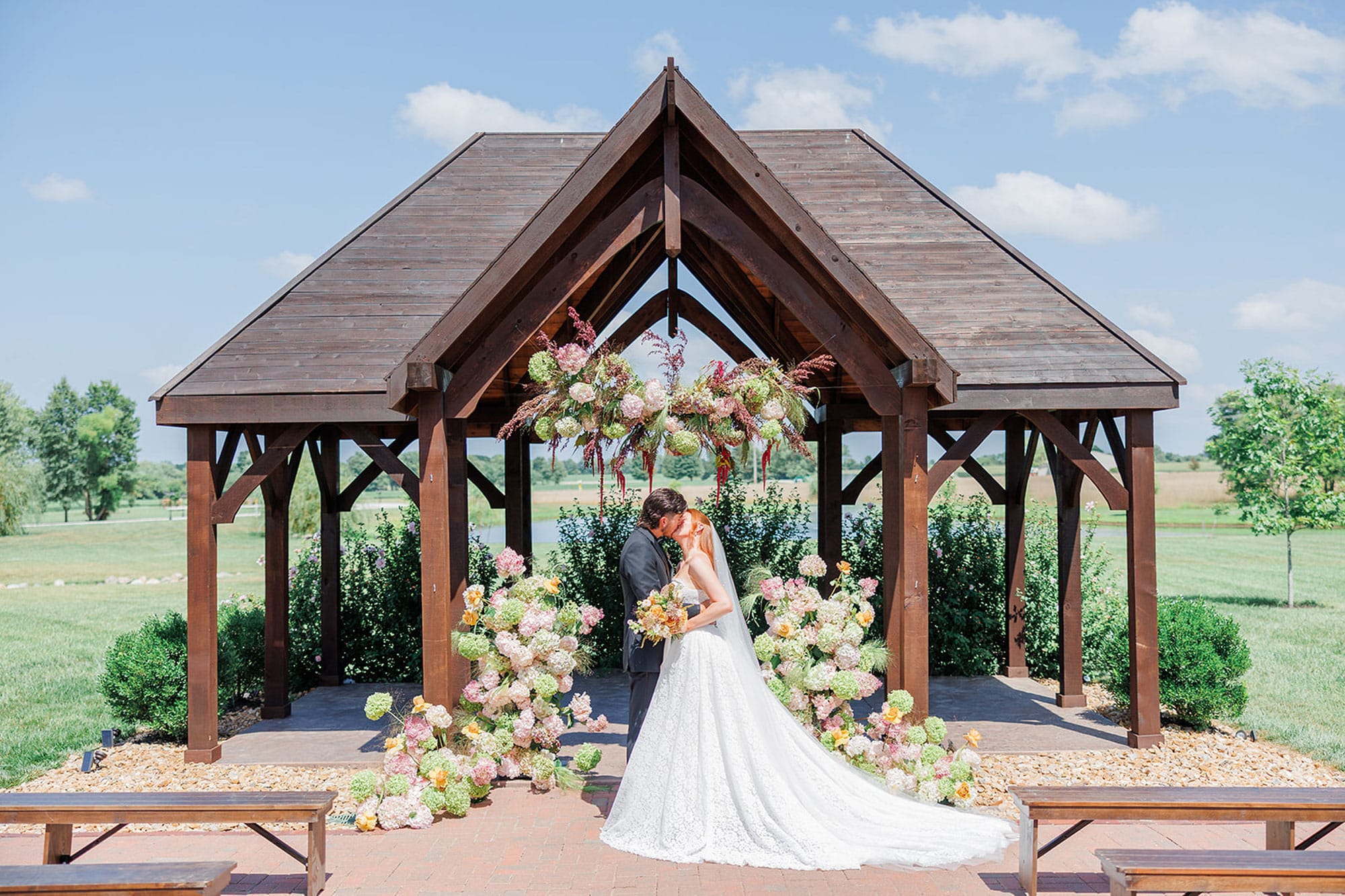 everwild-weddings-ssaenglishbarn-5